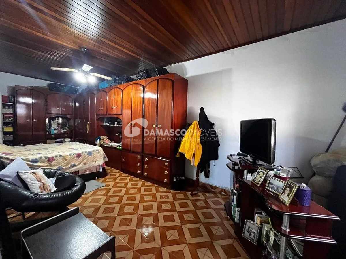 Casa térrea a venda com amplo quintal