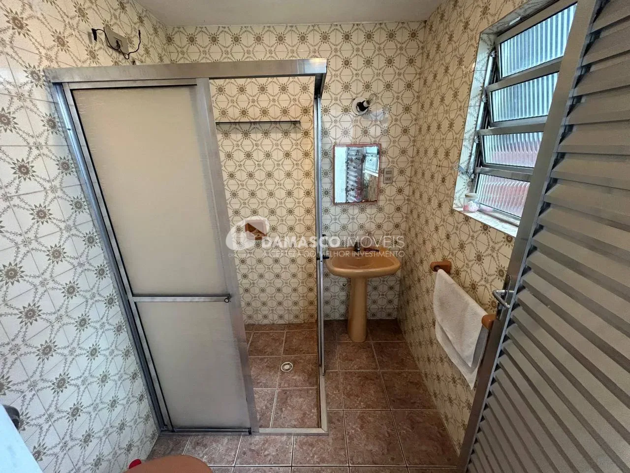 Sobrado à  venda com 178m² de área útil, 2 quartos, 3 vagas, próximo do Complexo Poliesportivo Lauro Gomes, no Bairro Olímpico, em São Caetano do Sul, SP
