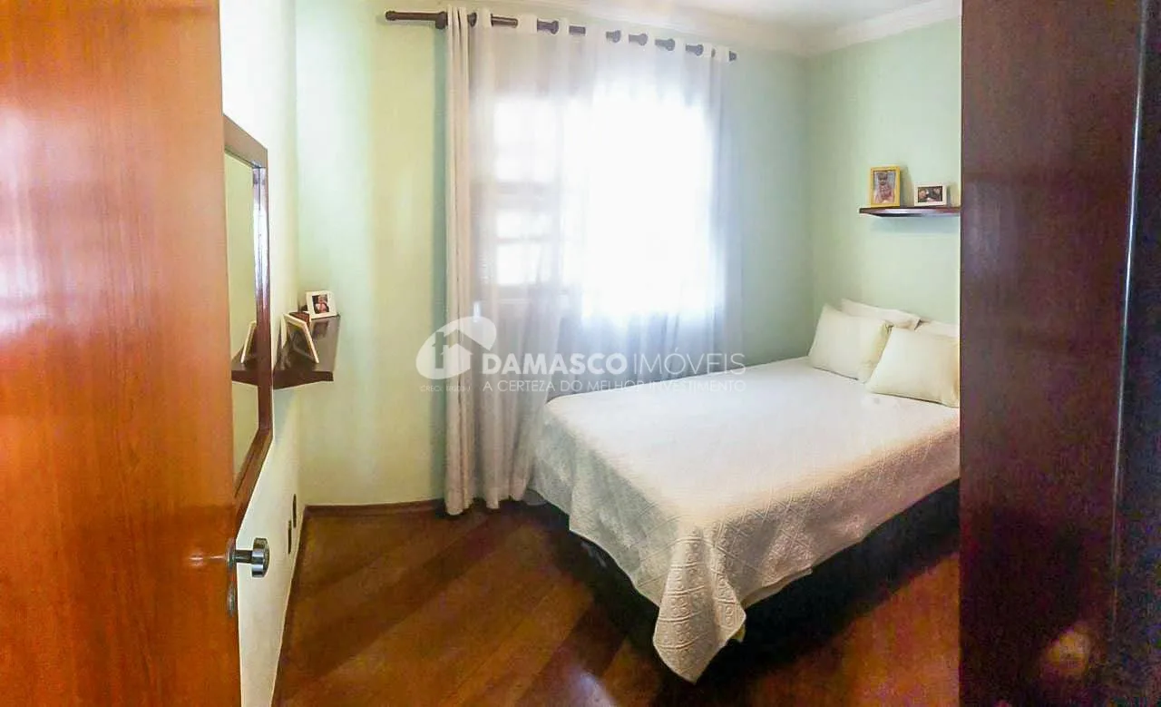 Sobrado à venda 5 Quartos, 2 Suites, 6 Vagas, Vila Sacadura Cabral, Santo André - SP