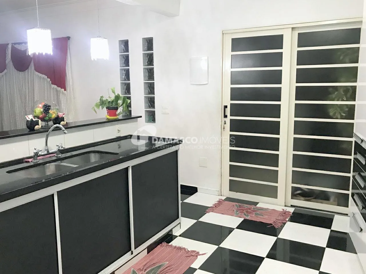 Sobrado à Venda 3 Quartos, 3 Suites, 6 Vagas, Nova Gerty, São Caetano do Sul - SP