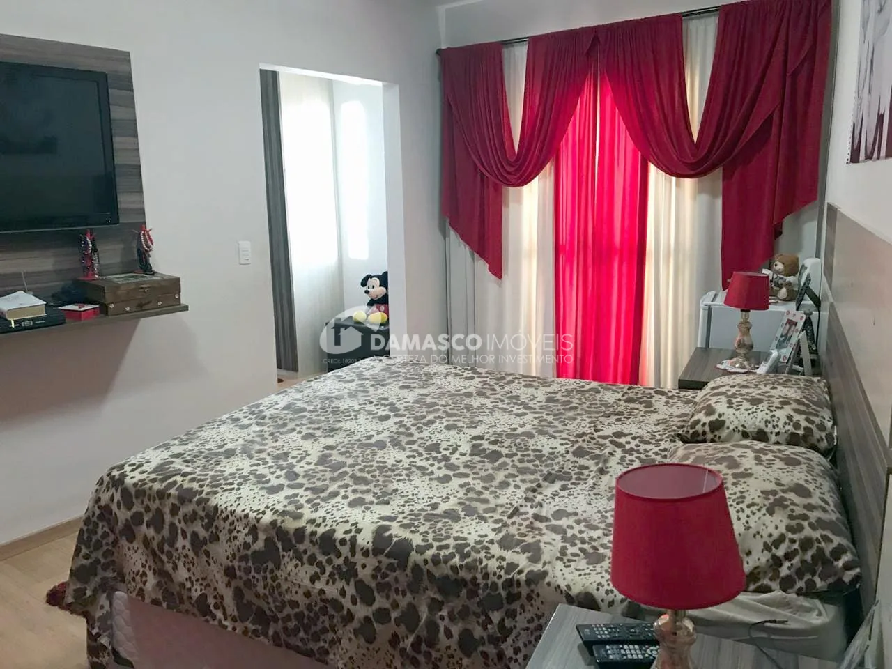Sobrado à Venda 3 Quartos, 3 Suites, 6 Vagas, Nova Gerty, São Caetano do Sul - SP