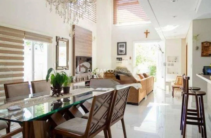 Sobrado à venda 4 Quartos, 3 Suites, 4 Vagas, 260M², Jardim São Caetano, São Caetano do Sul - SP