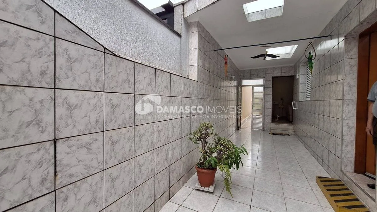 IMÓVEL TÉRREO NO BAIRRO SANTA PAULA COM DUAS CASAS E SALÃO COML