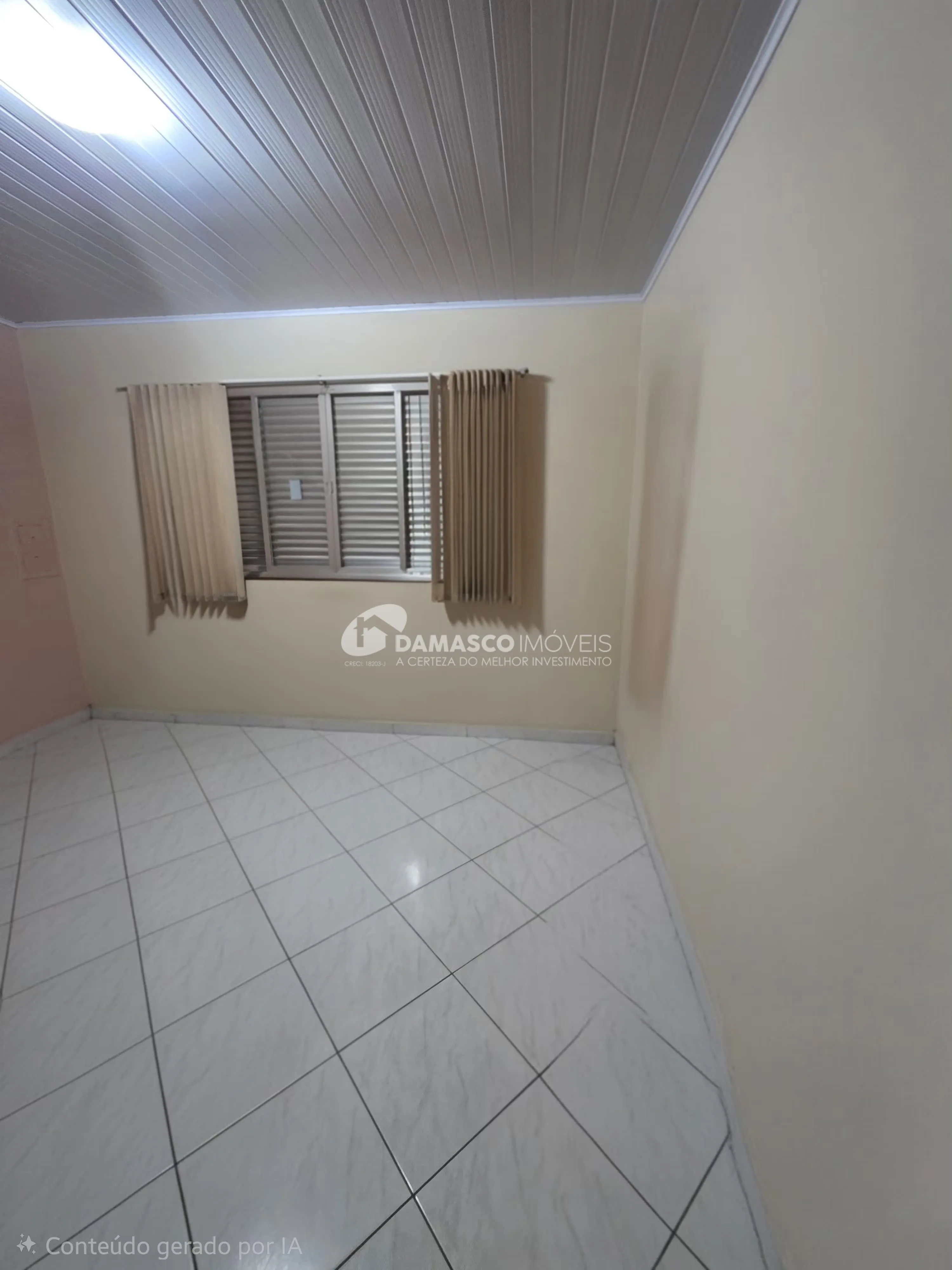 Casa padrão com 108 m² de área útil à Venda, com fácil acesso à via Anchieta,  na Vila Vermelha, São Paulo, SP