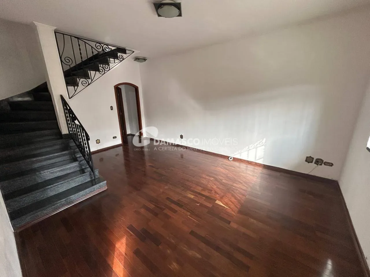 Sobrado para Venda 3 Quartos, 2 Suites, 5 Vagas, Mauá, São Caetano do Sul - SP