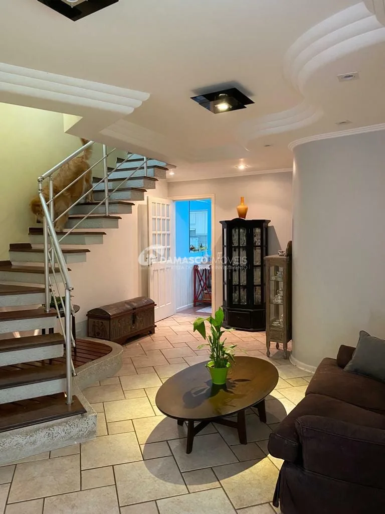 Sobrado à venda 3 Quartos, 1 Suite, 2 Vagas, 180M², Sítio da Figueira, São Paulo - SP