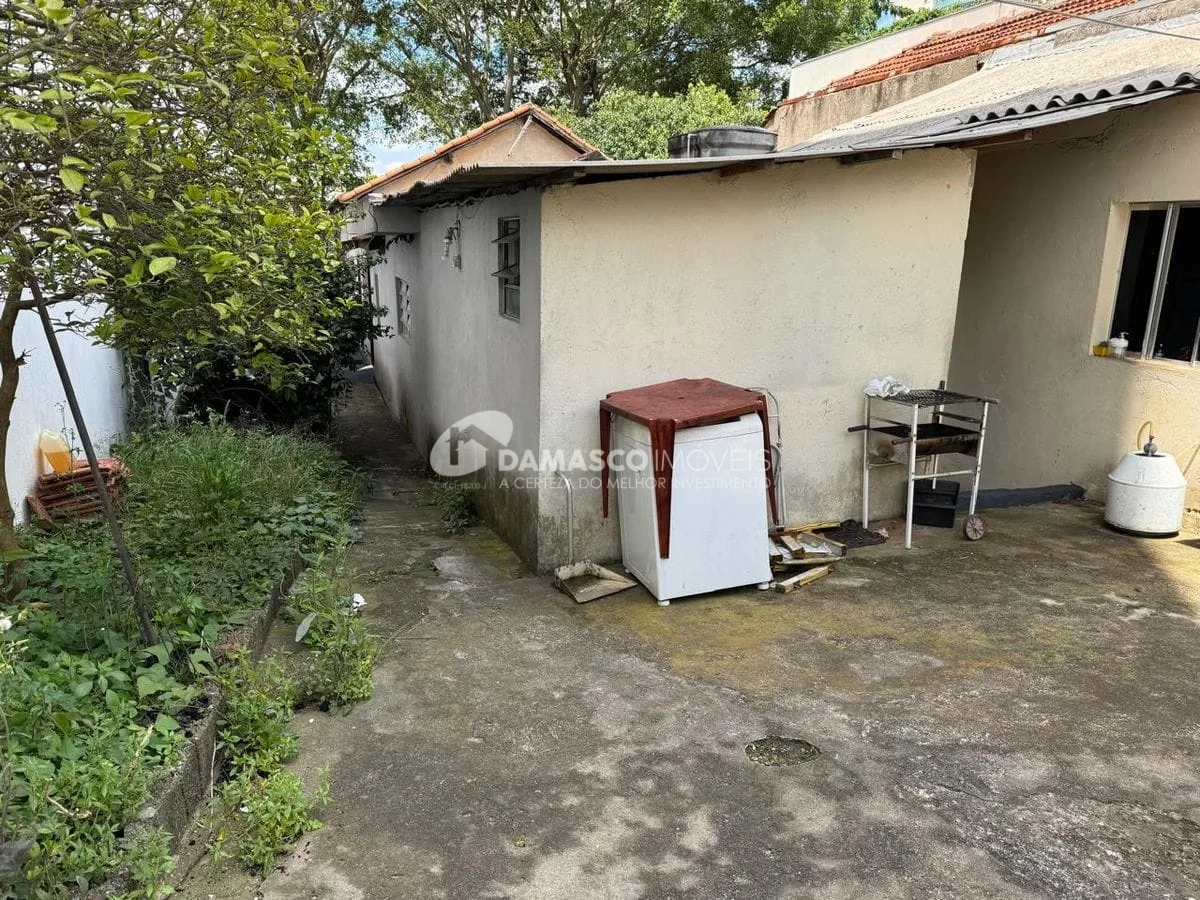 Casas em terreno Grande