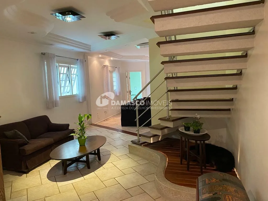 Sobrado à venda 3 Quartos, 1 Suite, 2 Vagas, 180M², Sítio da Figueira, São Paulo - SP