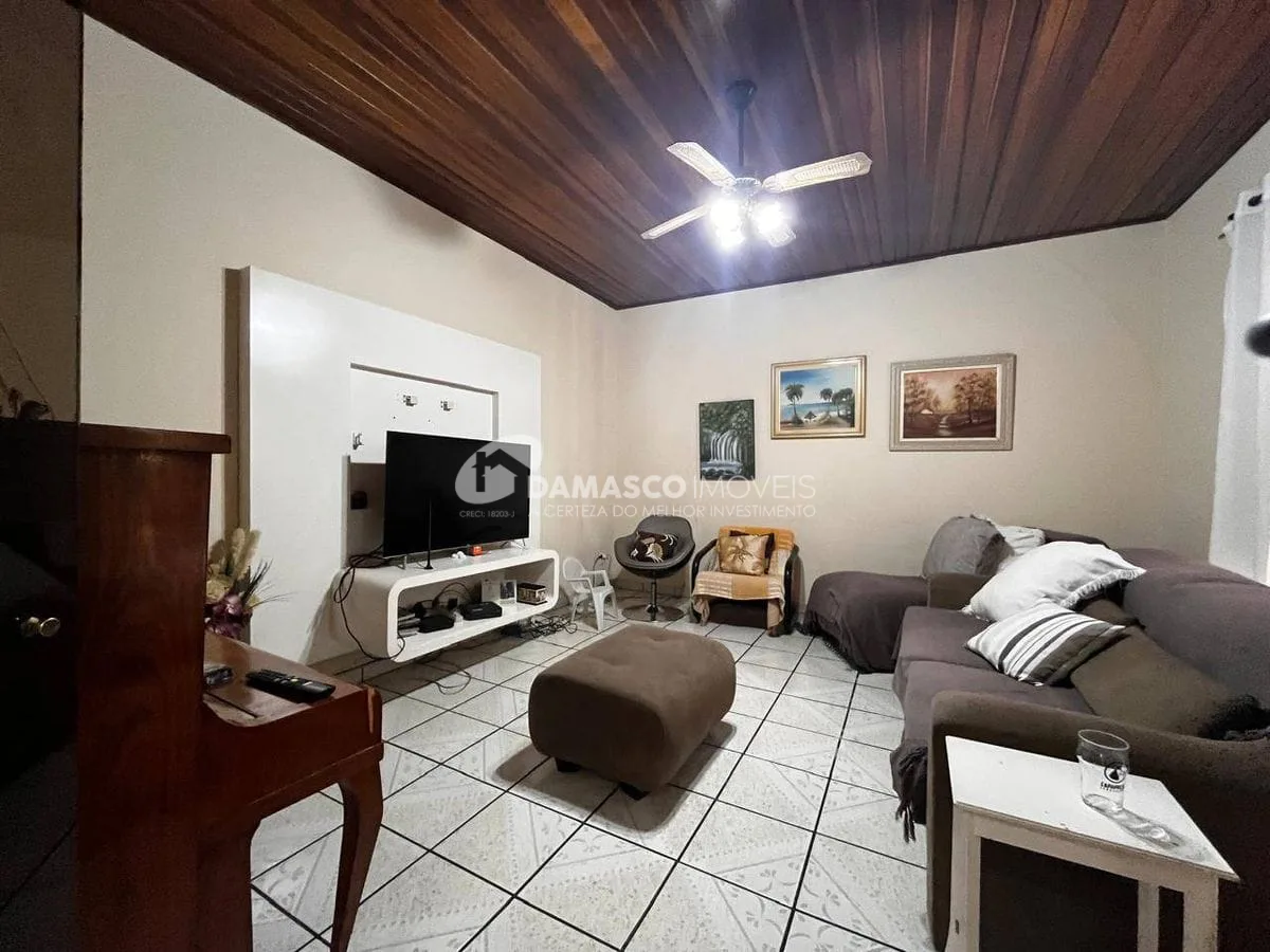 Casa térrea a venda com amplo quintal