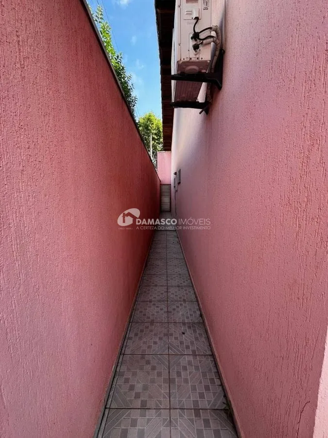 Casa térrea com 4 dorm, 2 suítes, 5 vagas no bairro Olímpico