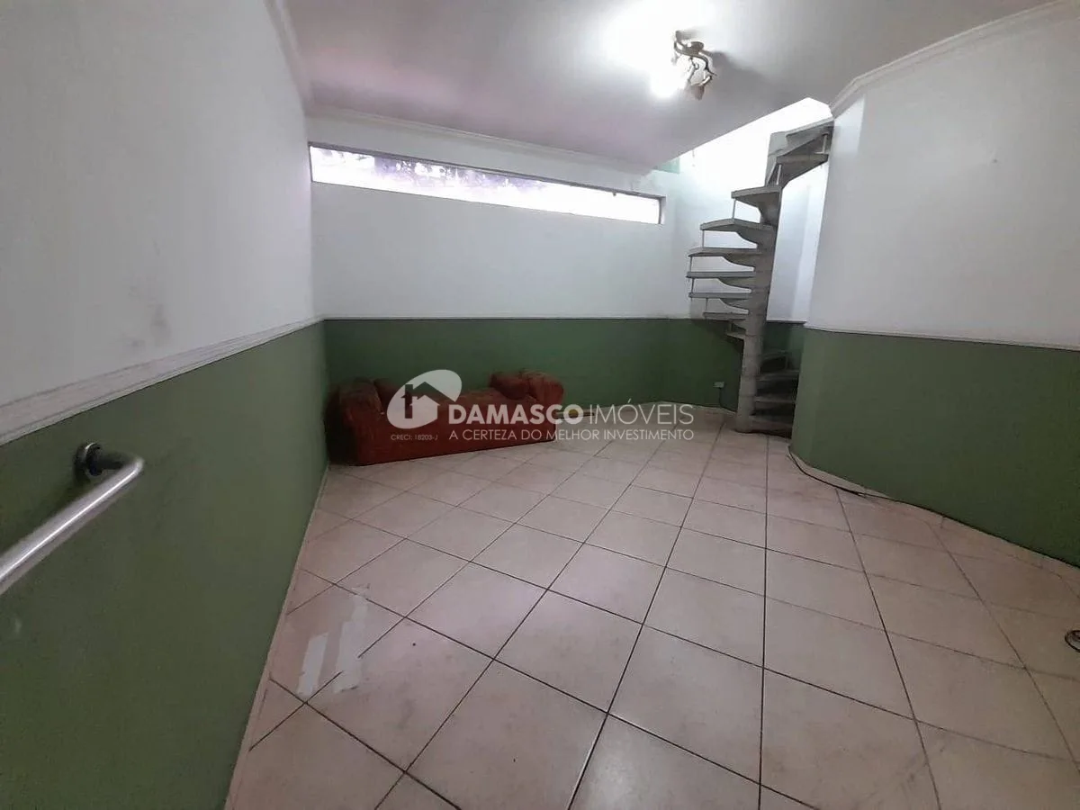 Sobrado para locação com 3 andares