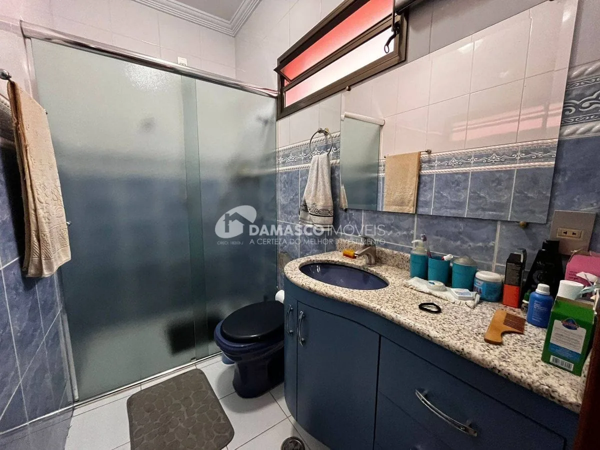 Casa térrea com 4 dorm, 2 suítes, 5 vagas no bairro Olímpico