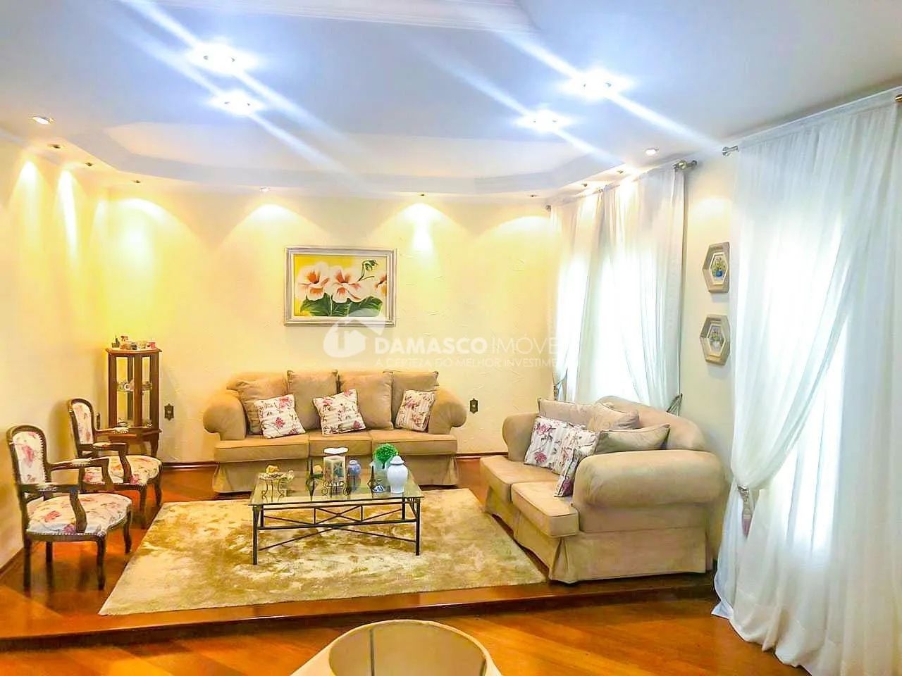 Sobrado à venda 5 Quartos, 2 Suites, 6 Vagas, Vila Sacadura Cabral, Santo André - SP