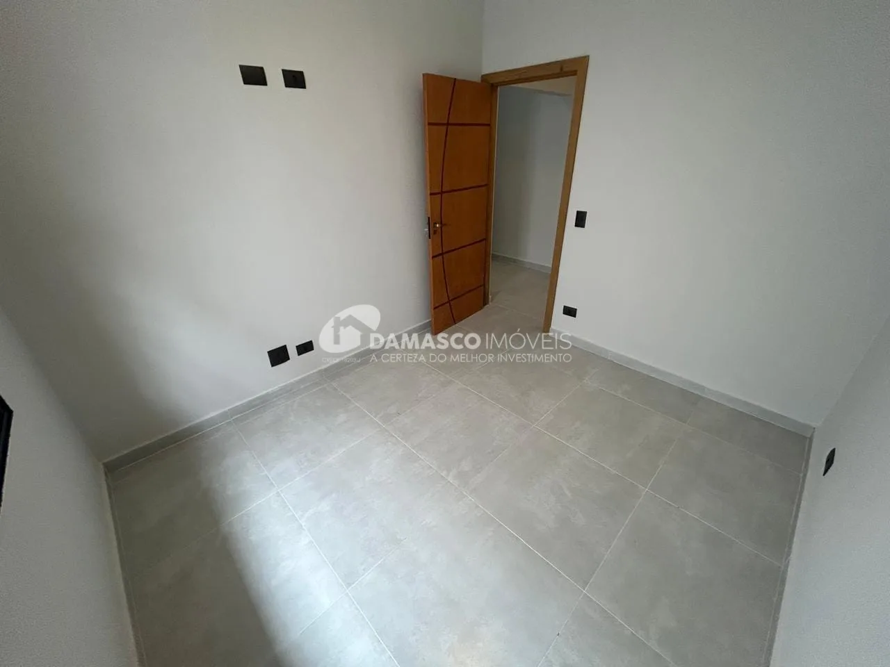 Casa Térrea Reformada à Venda na Nova Gerty, São Caetano do Sul | 2 Dormitórios | 2 Vagas