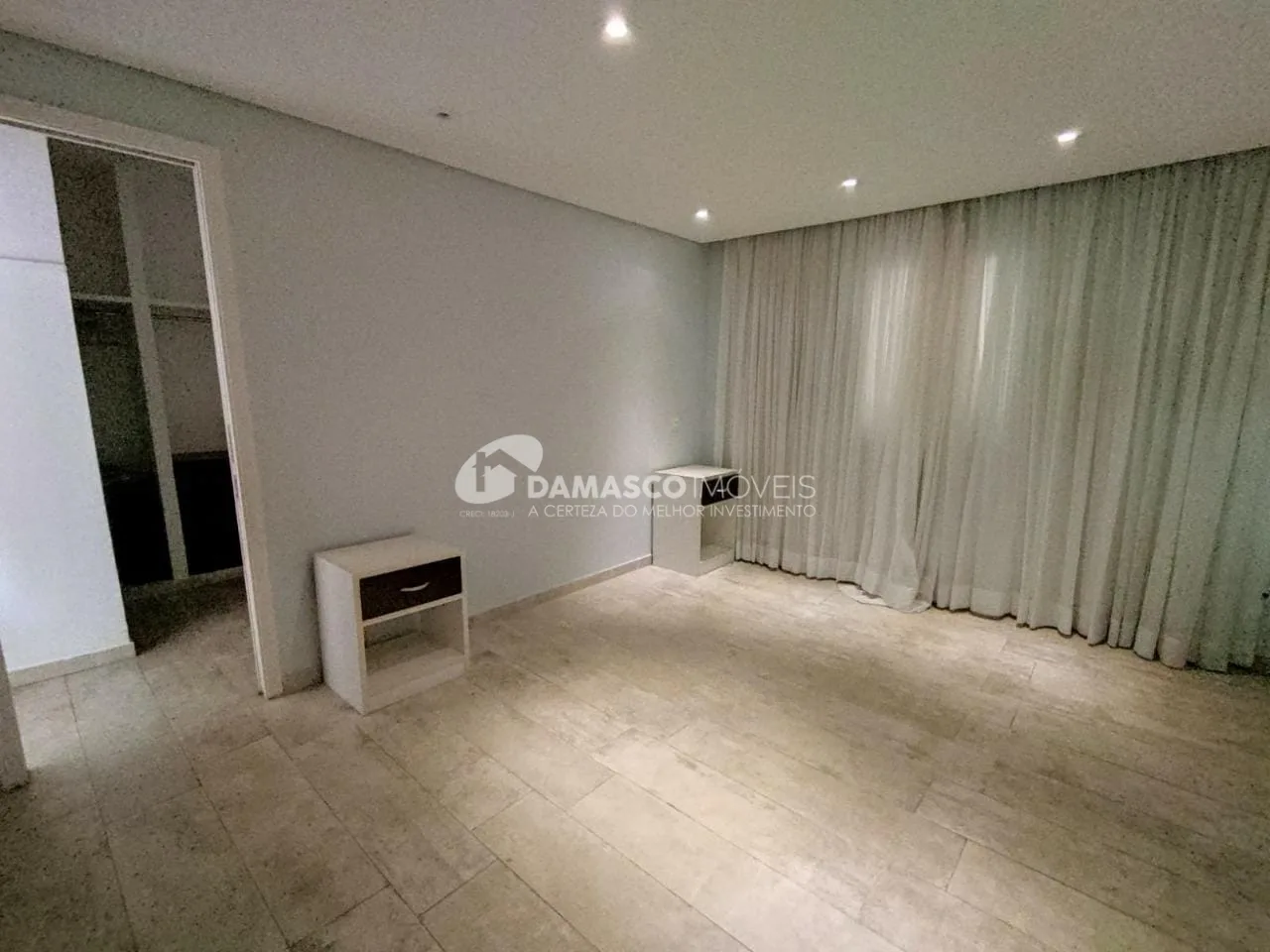 Sobrado à venda 5 Quartos, 4 Suites, 5 Vagas, 252M², Sítio da Figueira, São Paulo - SP