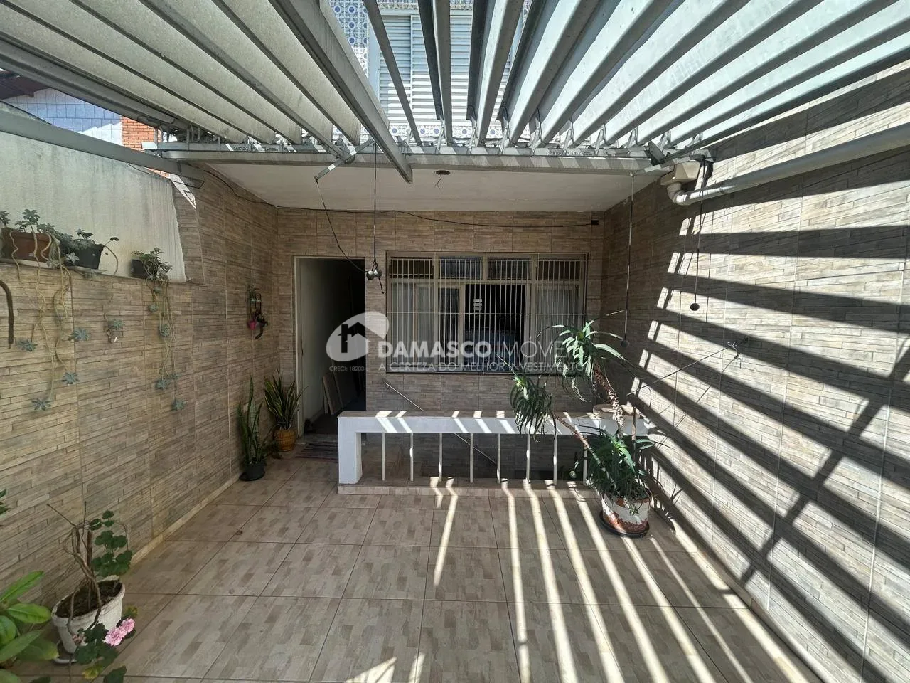 Sobrado à  venda com 178m² de área útil, 2 quartos, 3 vagas, próximo do Complexo Poliesportivo Lauro Gomes, no Bairro Olímpico, em São Caetano do Sul, SP