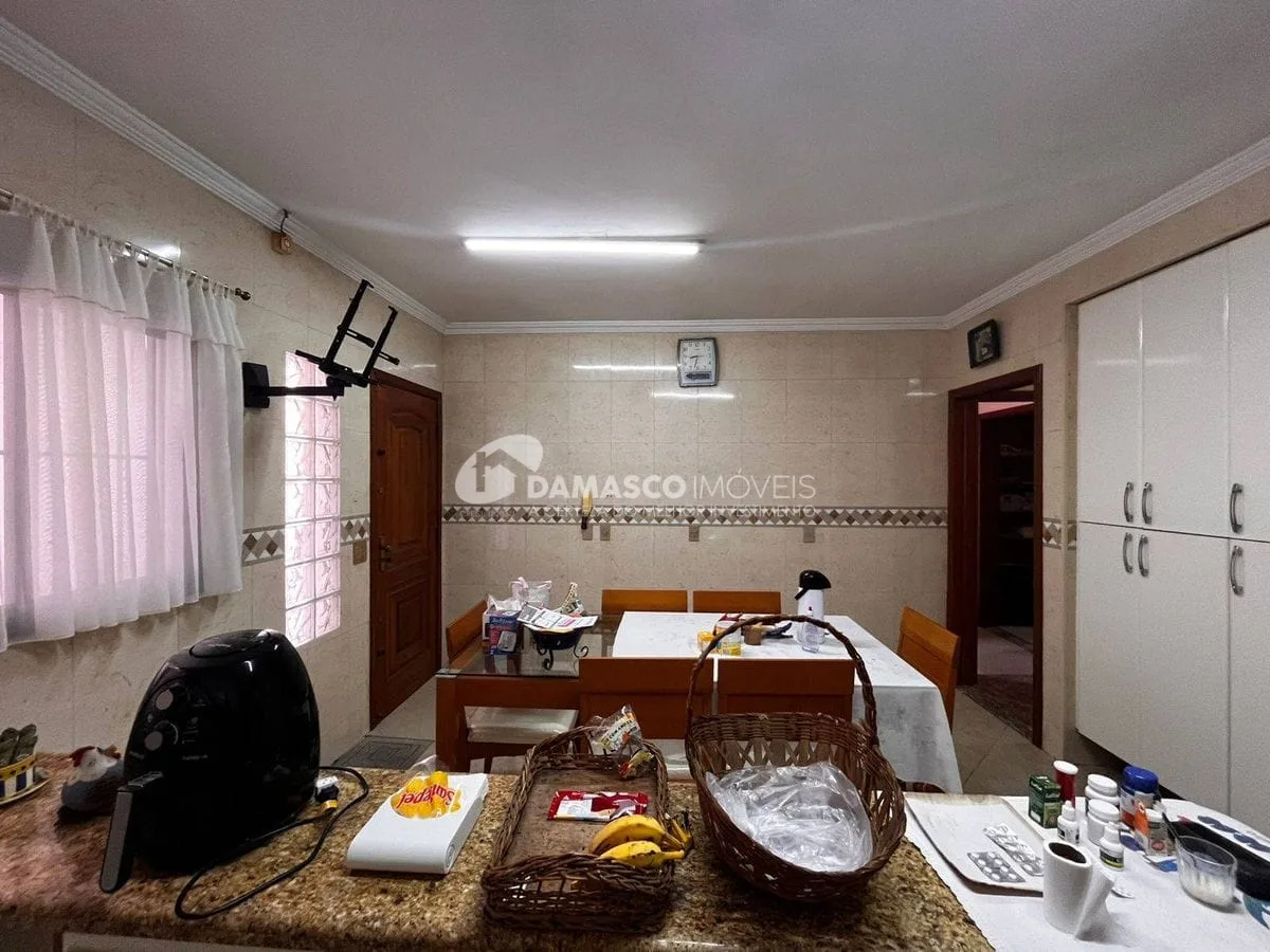 Casa térrea com 4 dorm, 2 suítes, 5 vagas no bairro Olímpico