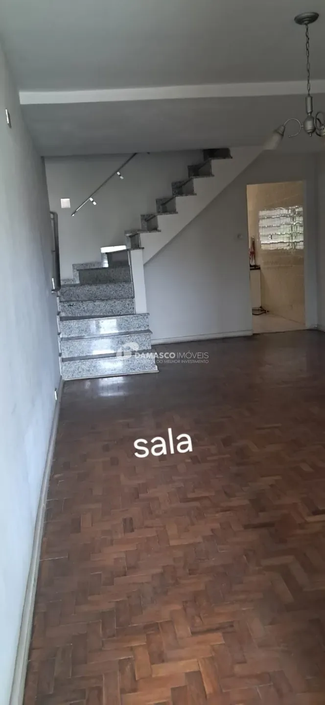 Sobrado à  venda com 178m² de área útil, 2 quartos, 3 vagas, próximo do Complexo Poliesportivo Lauro Gomes, no Bairro Olímpico, em São Caetano do Sul, SP