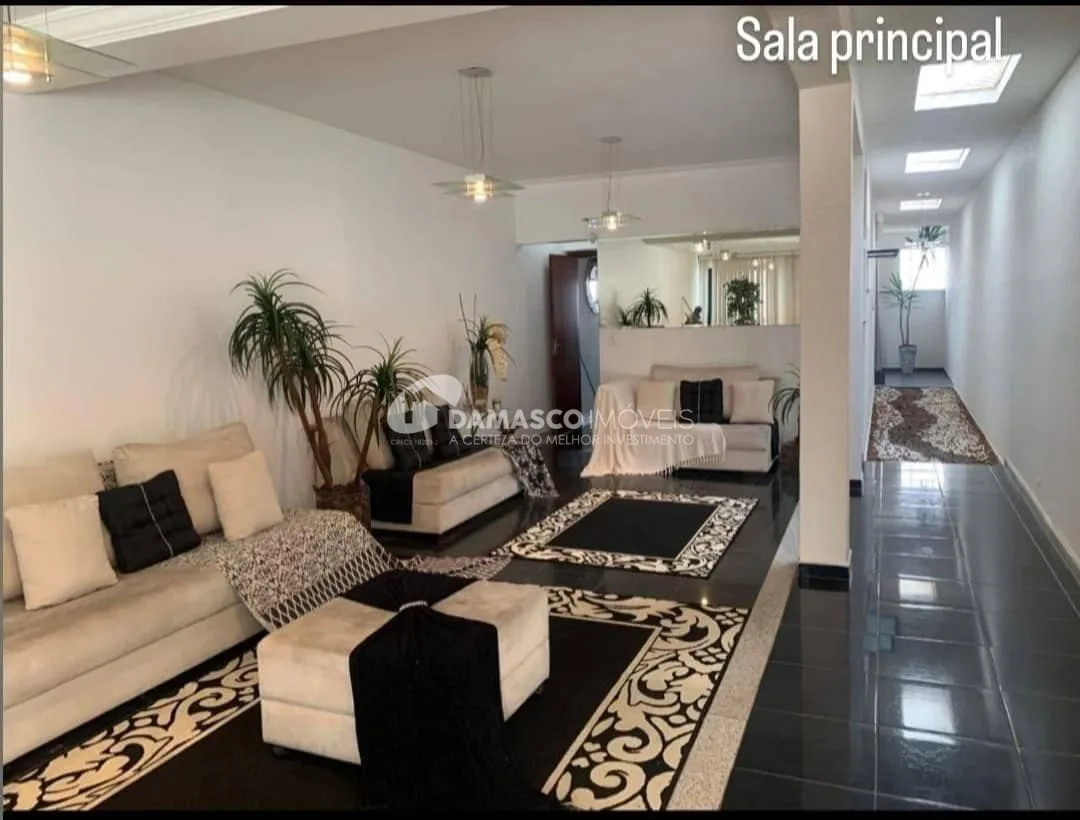 Sobrado completo à venda na Zona Sul de São Paulo, com localização privilegiada e estrutura impecável!