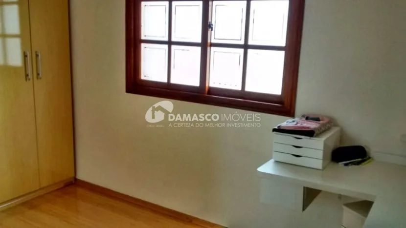 Sobrado à venda 3 Quartos, 1 Suite, 10 Vagas, 270M², Vila Palmares, Santo André - SP