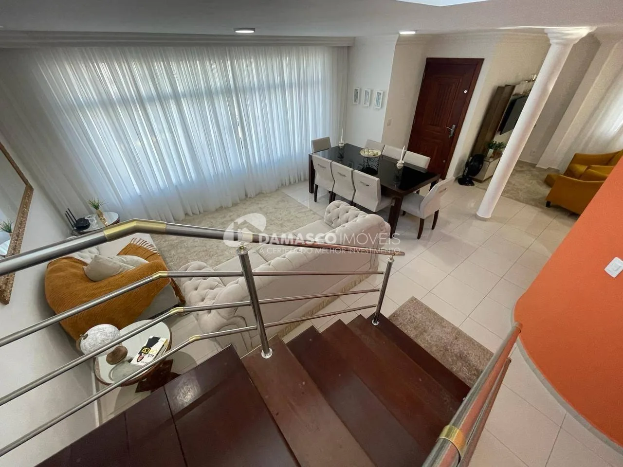 Sobrado de Alto Padrão à Venda no Jardim São Caetano | 6 Dormitórios | Até 10 Vagas