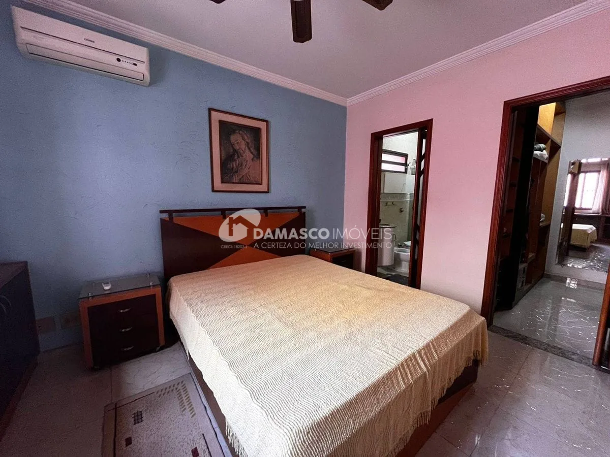 Casa térrea com 4 dorm, 2 suítes, 5 vagas no bairro Olímpico