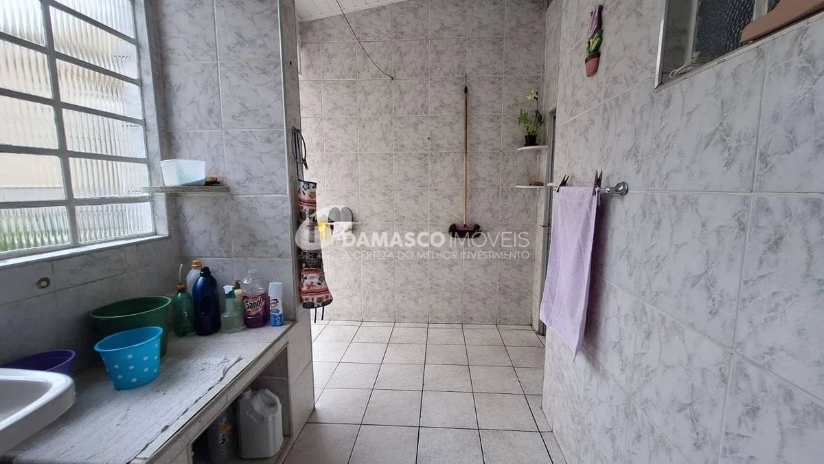 IMÓVEL TÉRREO NO BAIRRO SANTA PAULA COM DUAS CASAS E SALÃO COML