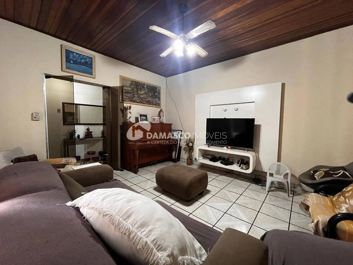 Casa térrea a venda com amplo quintal
