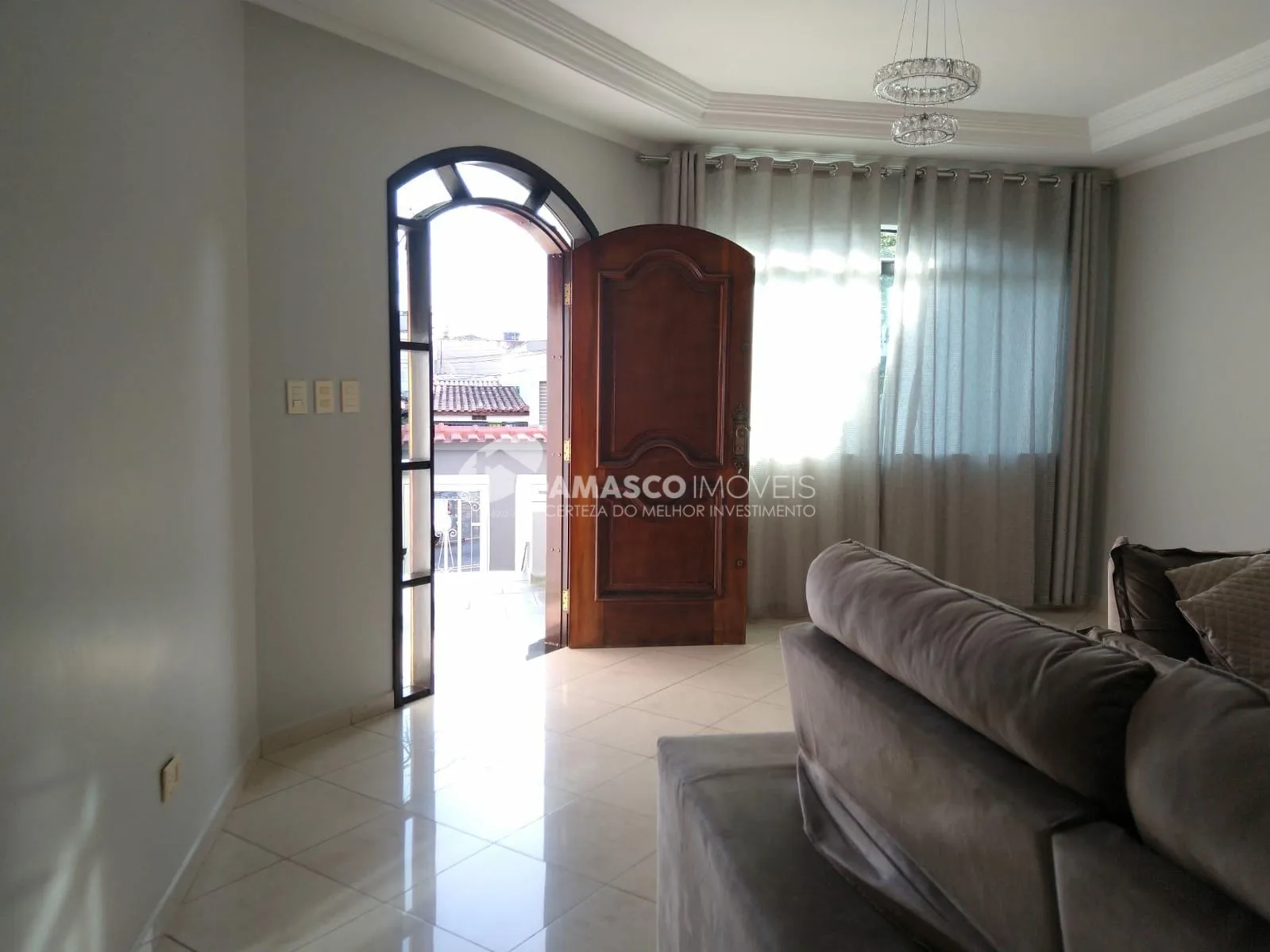 Sobrado à venda 2 Quartos, 1 Suite, 6 Vagas, 345M², Nova Gerty, São Caetano do Sul - SP