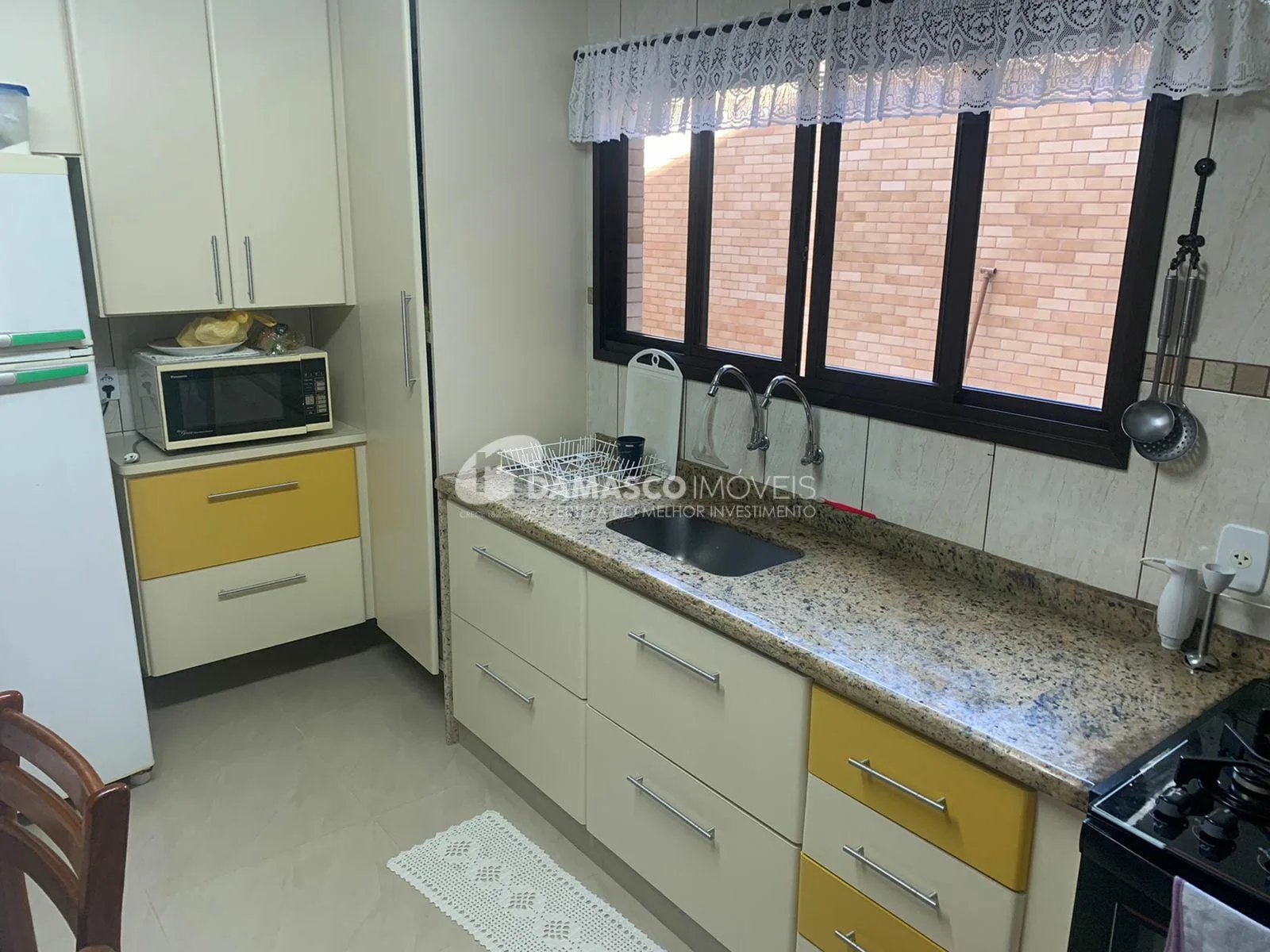 Sobrado à venda 3 Quartos, 1 Suite, 6 Vagas, 252M², Cerâmica, São Caetano do Sul - SP