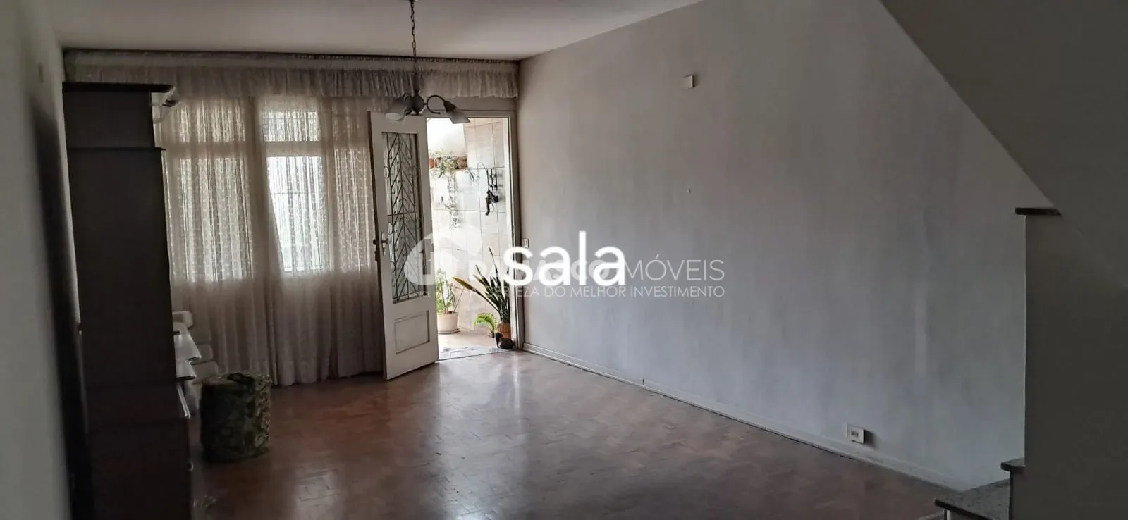 Sobrado à  venda com 178m² de área útil, 2 quartos, 3 vagas, próximo do Complexo Poliesportivo Lauro Gomes, no Bairro Olímpico, em São Caetano do Sul, SP