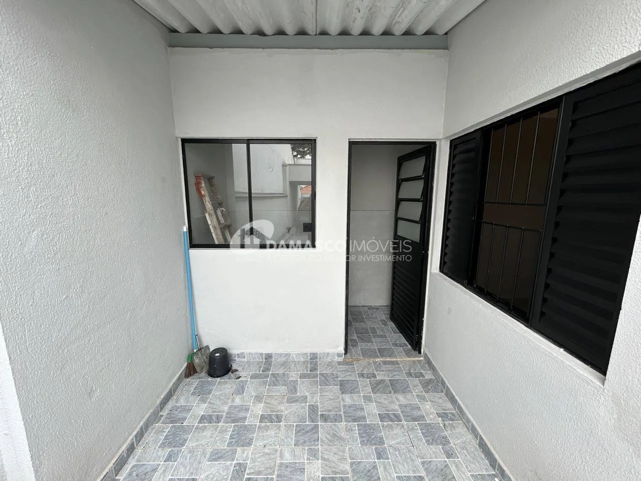Casa Térrea Reformada à Venda na Nova Gerty, São Caetano do Sul | 2 Dormitórios | 2 Vagas