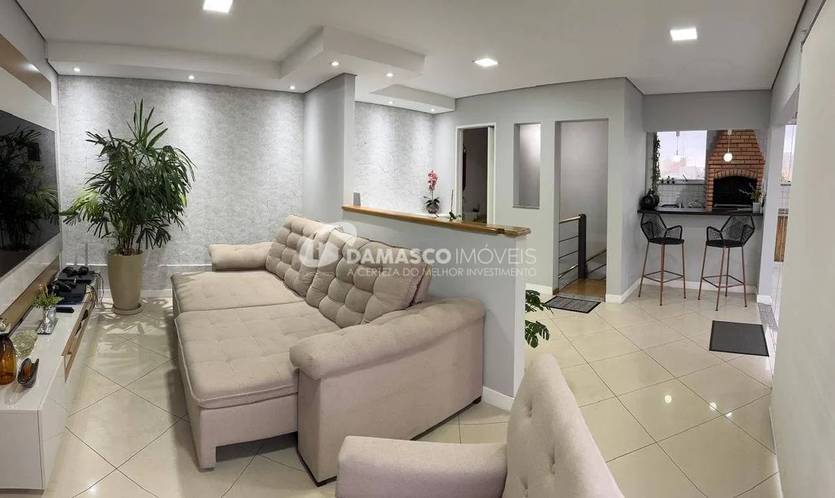 Penthouse, 2 dorm, 1 suíte e sala com sacada