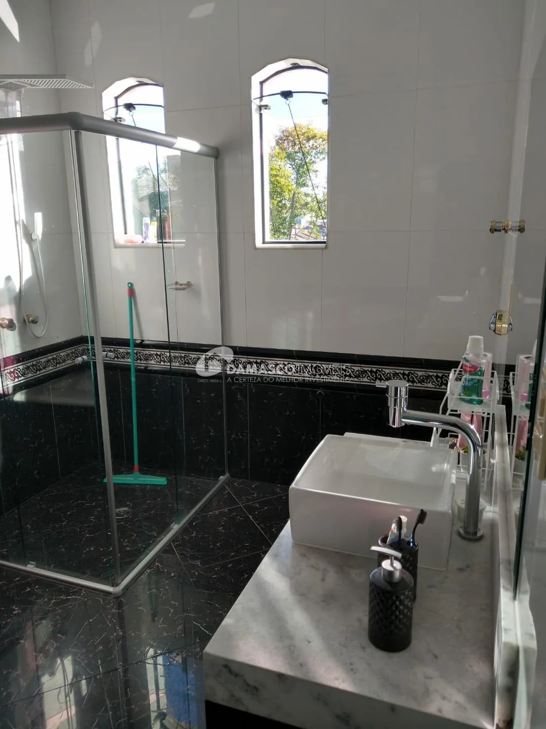 Sobrado à venda 2 Quartos, 1 Suite, 6 Vagas, 345M², Nova Gerty, São Caetano do Sul - SP