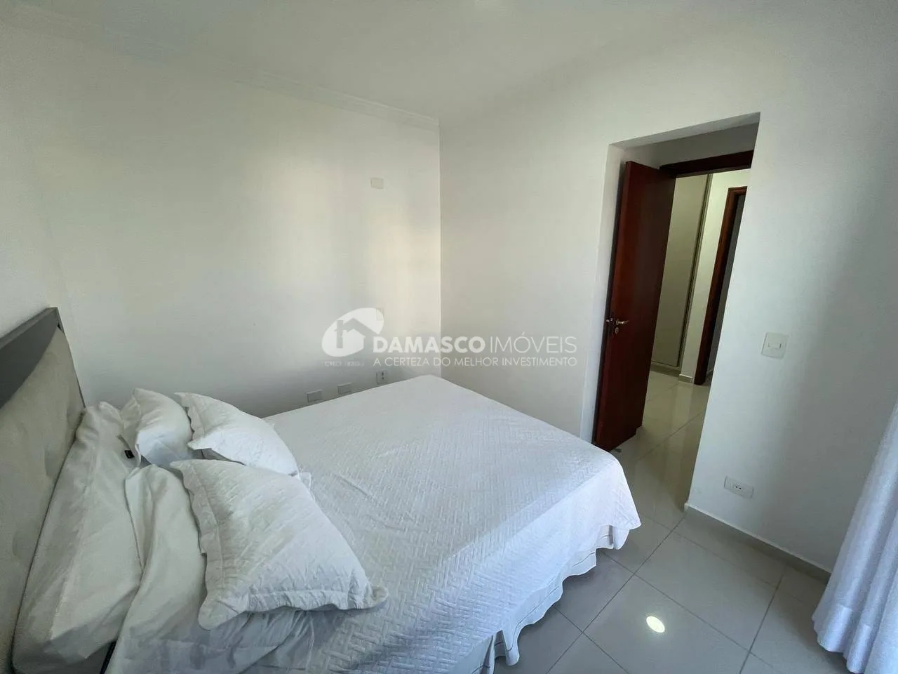 Sobrado de Alto Padrão à Venda no Jardim São Caetano | 6 Dormitórios | Até 10 Vagas