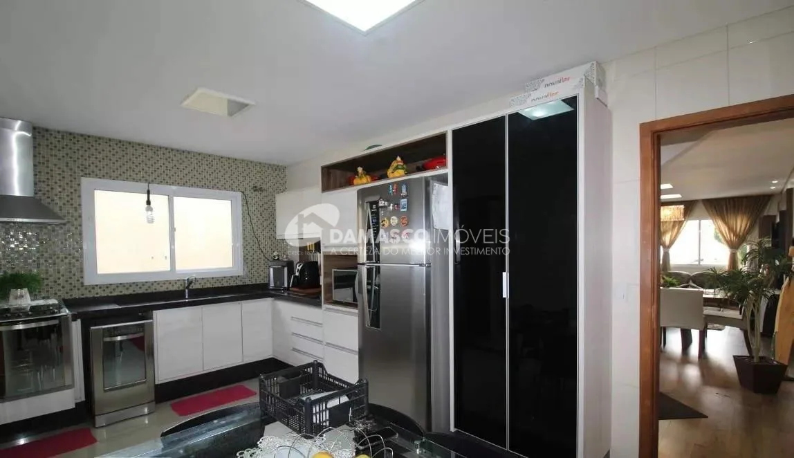 Sobrado à venda 4 Quartos, 1 Suite, 3 Vagas, 240M², Cerâmica, São Caetano do Sul - SP