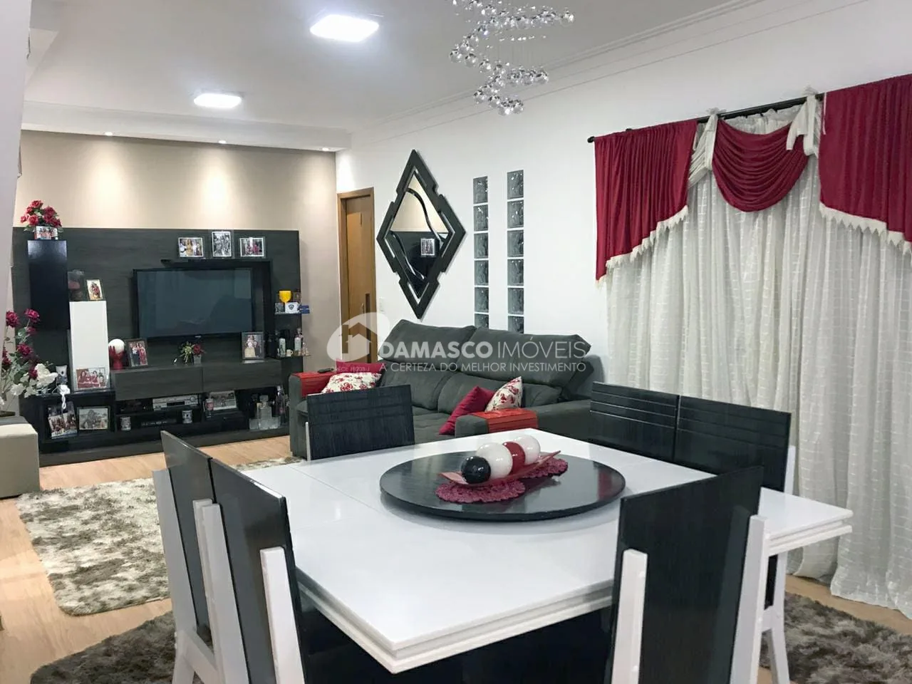 Sobrado à Venda 3 Quartos, 3 Suites, 6 Vagas, Nova Gerty, São Caetano do Sul - SP