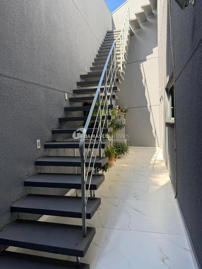 SOBRADO COM ESPAÇO GOURMET NO BAIRRO OLÍMPICO
