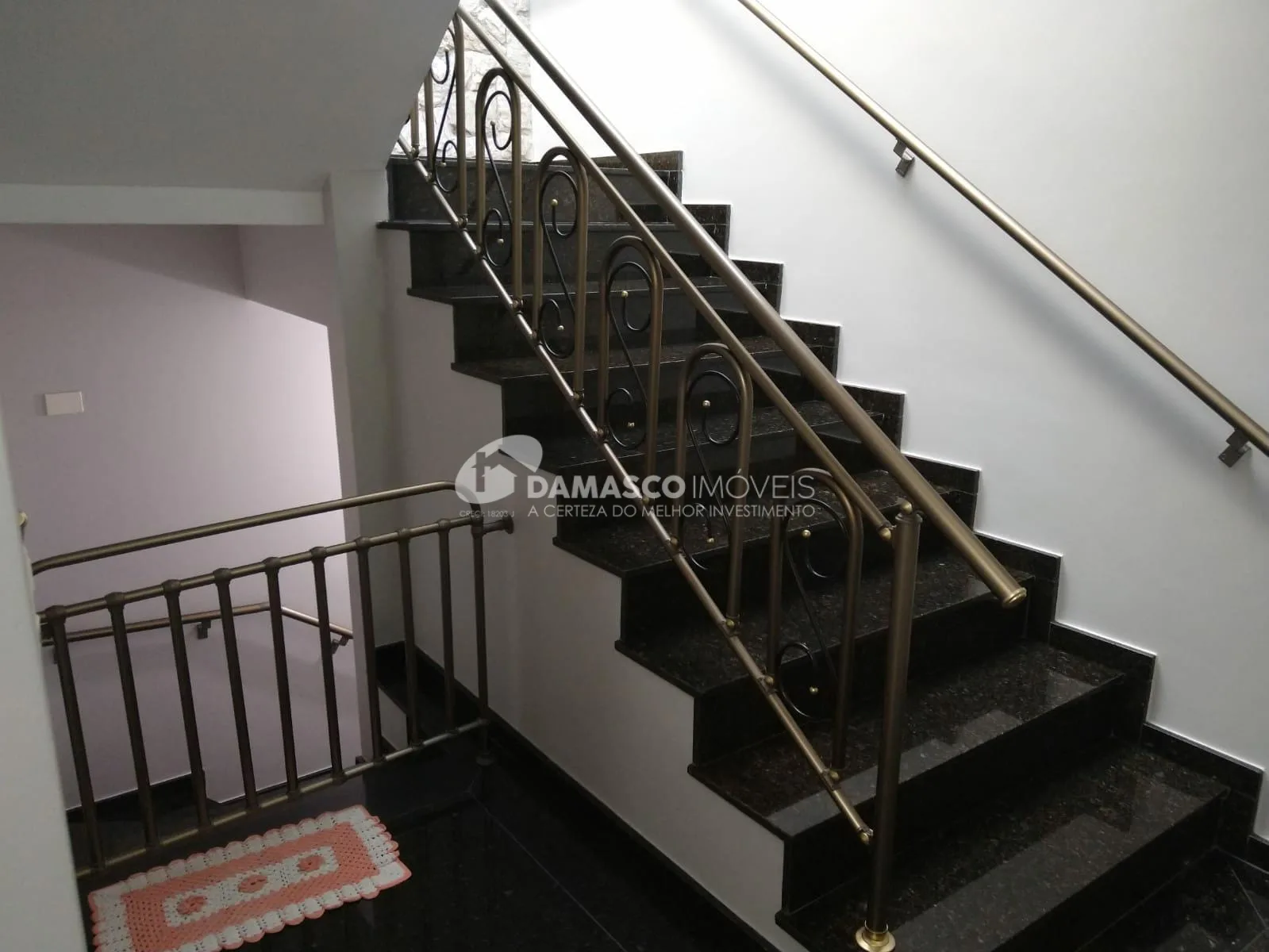 Sobrado à venda 2 Quartos, 1 Suite, 6 Vagas, 345M², Nova Gerty, São Caetano do Sul - SP