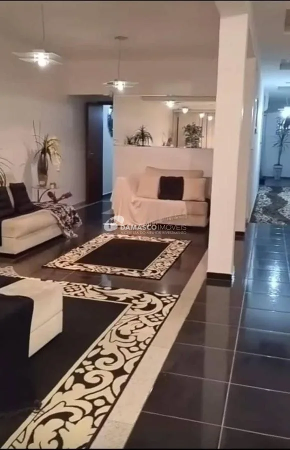 Sobrado completo à venda na Zona Sul de São Paulo, com localização privilegiada e estrutura impecável!