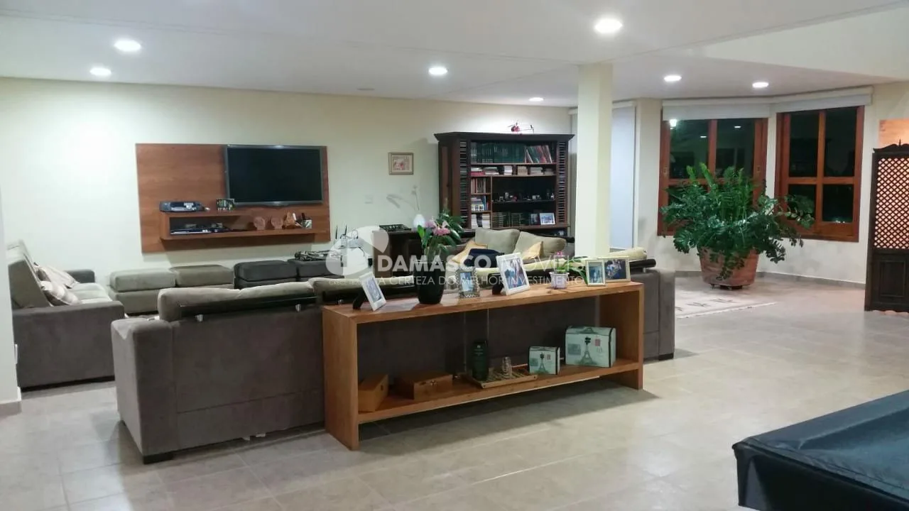 Sobrado à venda 5 Quartos, 5 Suites, 12 Vagas, 750M², Não informado, Piracicaba - SP