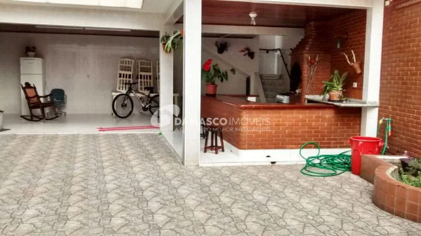 Sobrado à venda 3 Quartos, 1 Suite, 10 Vagas, 270M², Vila Palmares, Santo André - SP