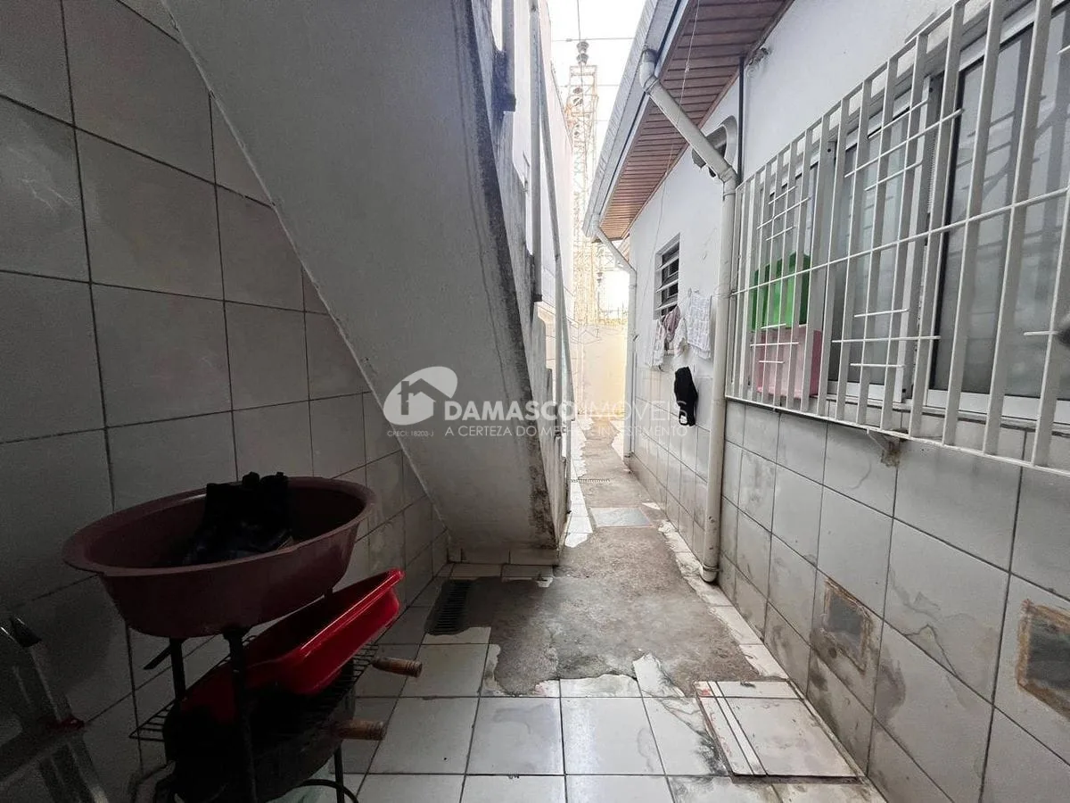 Casa térrea a venda com amplo quintal
