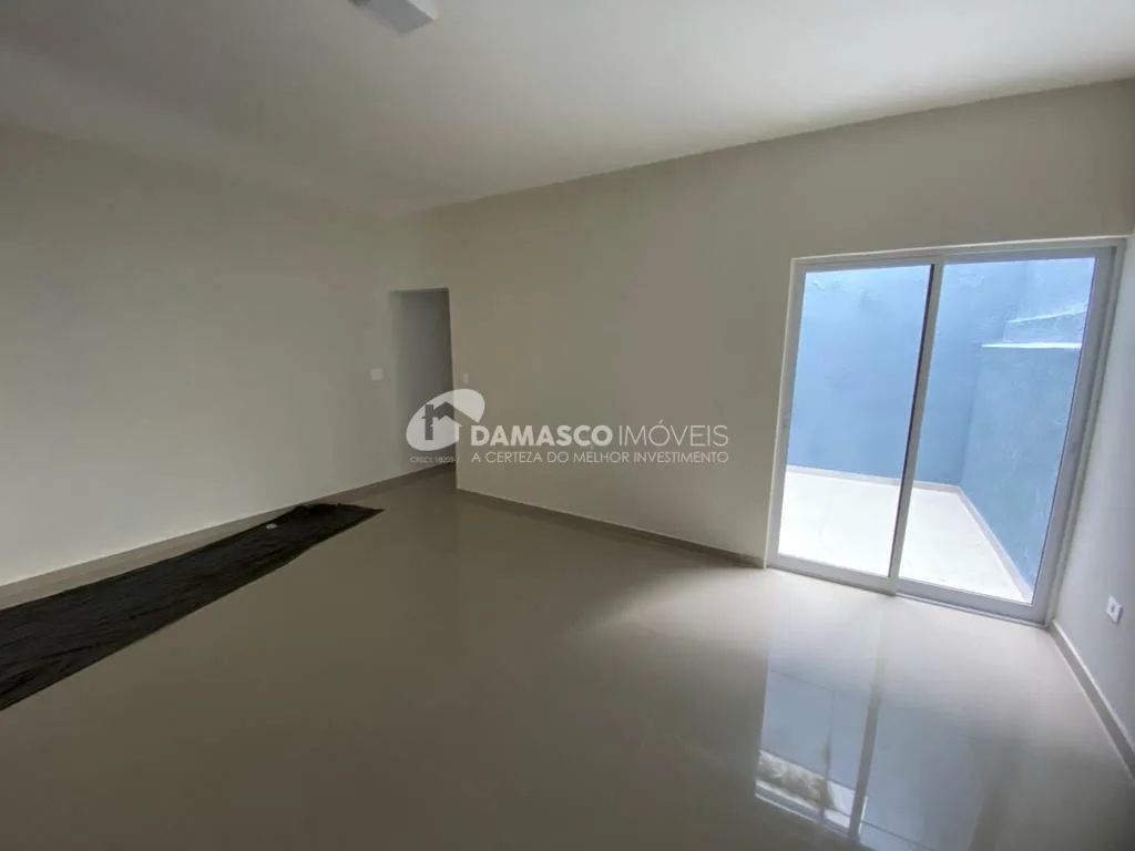 Sobrado à venda e locação, com 400 m² de área total, 3 Quartos, 1 Suíte, 6 Vagas, Parque Bandeirante, Santo André - SP