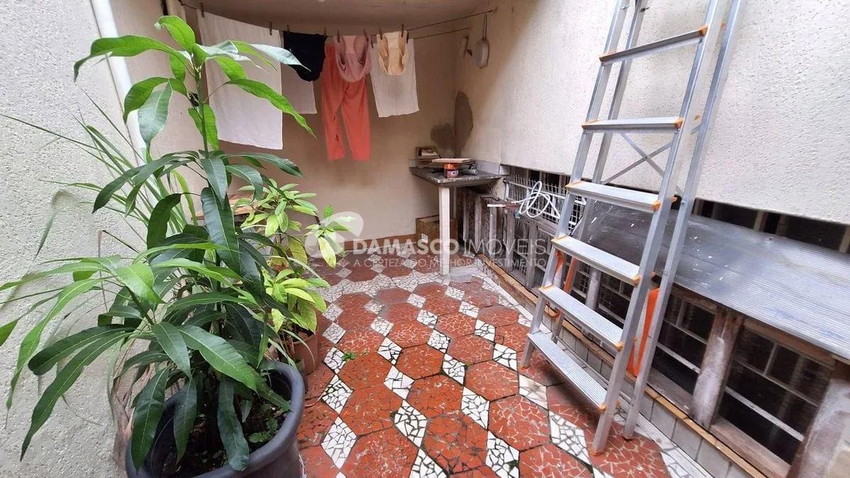 IMÓVEL TÉRREO NO BAIRRO SANTA PAULA COM DUAS CASAS E SALÃO COML
