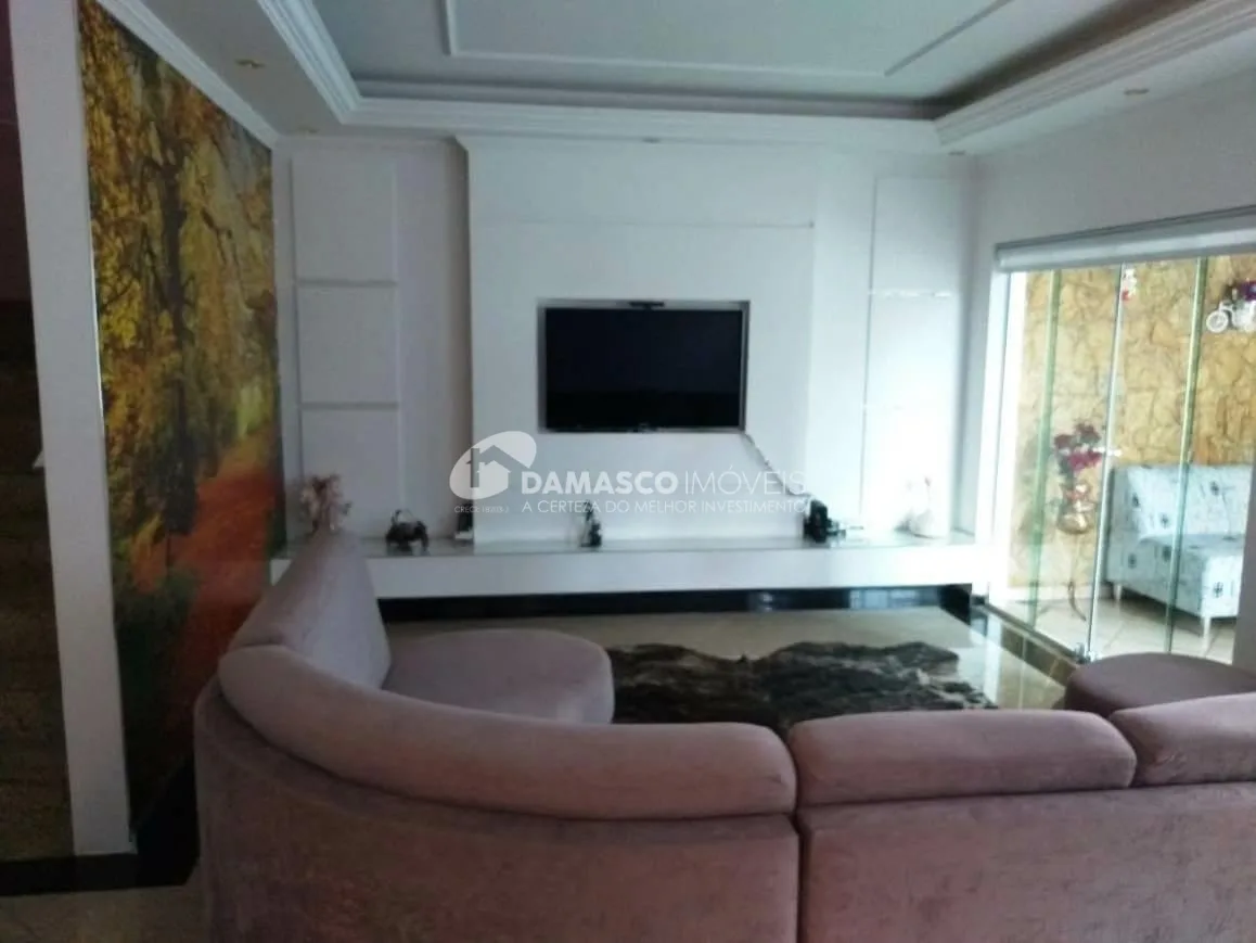 Sobrado à venda 3 Quartos, 1 Suite, 5 Vagas, 240M², Jardim, Santo André - SP