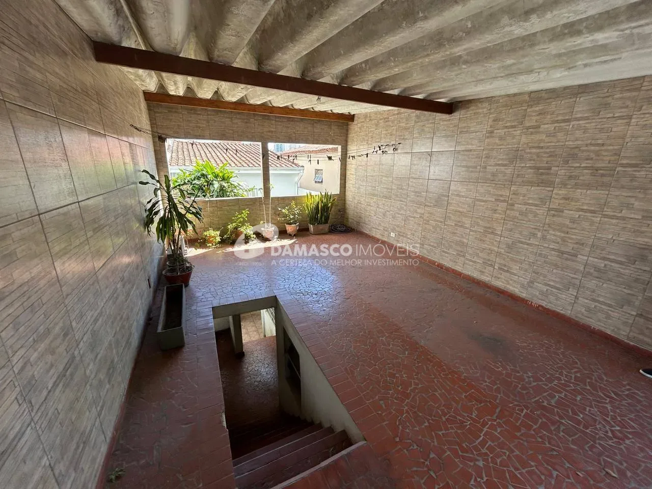Sobrado à  venda com 178m² de área útil, 2 quartos, 3 vagas, próximo do Complexo Poliesportivo Lauro Gomes, no Bairro Olímpico, em São Caetano do Sul, SP