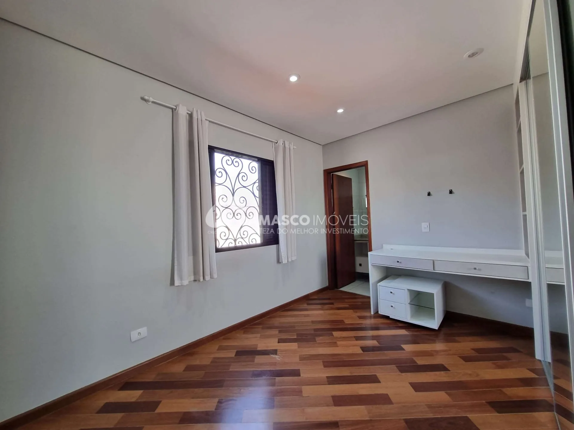 Sobrado à venda 3 Quartos, 3 Suites, 4 Vagas, 221M², Olímpico, São Caetano do Sul - SP