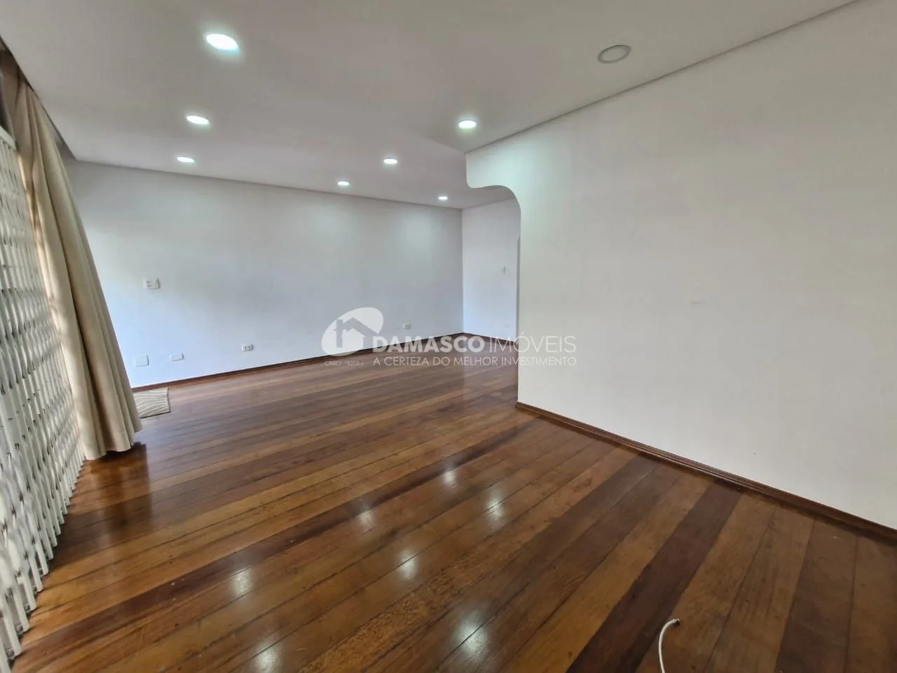 Sobrado à Venda no Barcelona, São Caetano do Sul | 3 Dormitórios | 1 Suíte | 3 Vagas