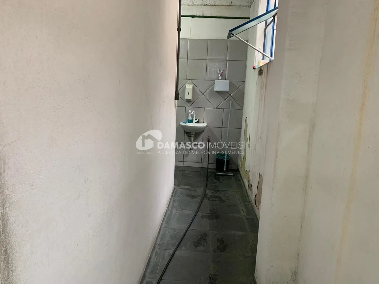 Galpão à Venda na Vila Califórnia, São Paulo | Terreno de 500 m² | Entradas Independentes